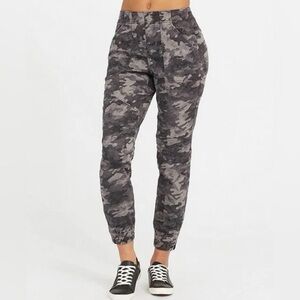 Spanx Stretch Mid Rise Twill Jogger Pants Black Wash Camo Women's Size M Cargo